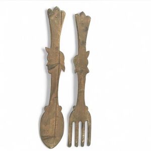 Vintage 40” Hand-Carved
Wooden Fork & Spoon Wall Décor